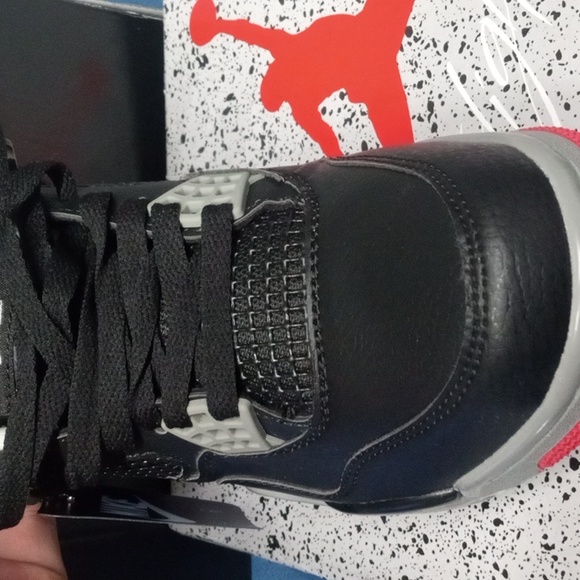 Retro 4s - Picture 4 of 4